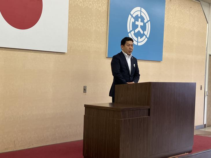 6月議会定例会前の職員訓示の様子