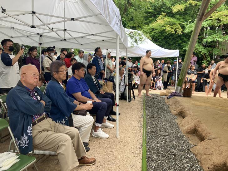 立浪部屋朝稽古の様子