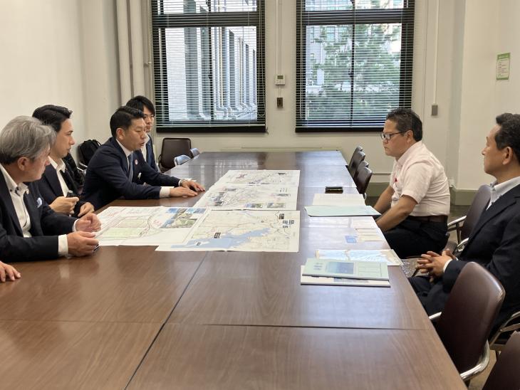 国道34号等大村市内幹線道路整備促進期成会要望活動の様子（財務省山川主計官）2