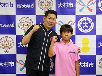 全国JOCジュニアオリンピックカップ夏季水泳競技大会出場報告の様子1