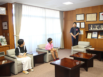 全国JOCジュニアオリンピックカップ夏季水泳競技大会出場報告の様子2