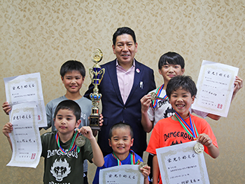 市長訪問（第36回九州少年少女レスリング選手権大会・結果報告）の様子1