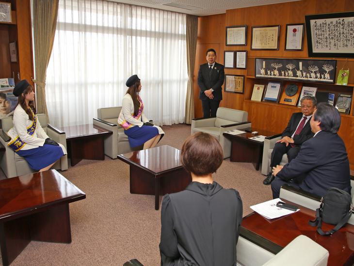 市長訪問(2026年度大村フラワー大使)の様子