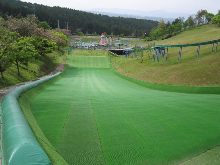 琴平スカイパークの草そり