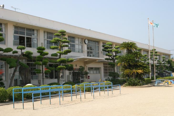 大村小学校