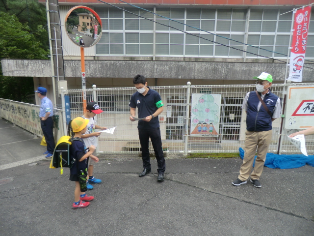 防犯運動チラシ配布