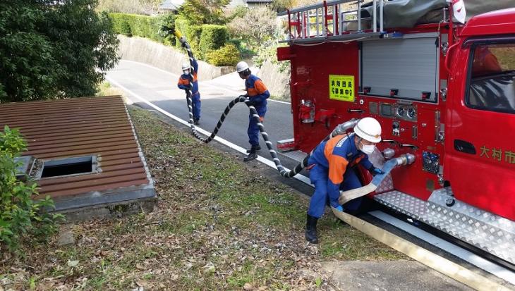 （令和4年11月20日）防火水槽から取水する様子