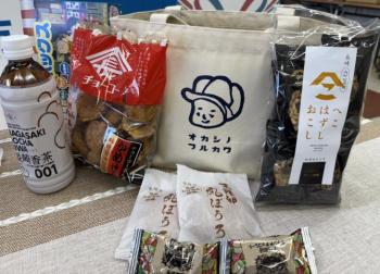 D（お菓子の詰め合わせとオリジナルバック）写真