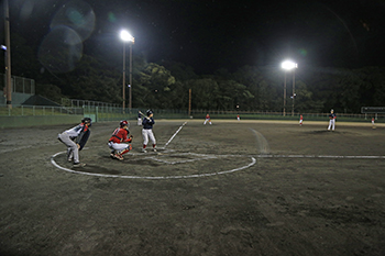 野球大会ナイトゲームの様子2