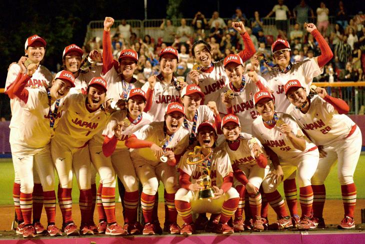ソフトボール女子日本トップの集合写真