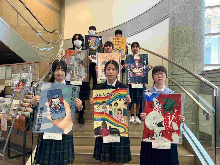 ポスター表彰中学生