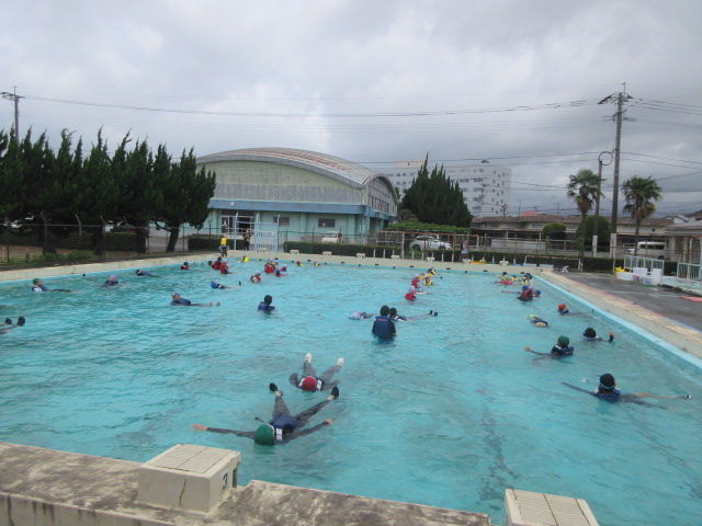 着衣水泳