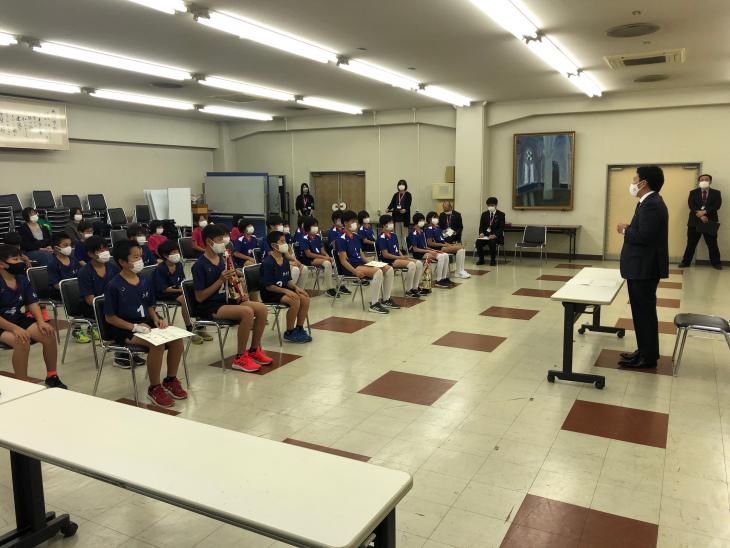 全九州小学生バレーボール男女優勝大会出場表敬訪問の様子