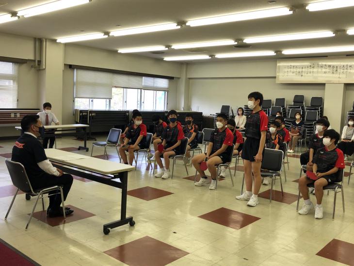 九州中学校選抜卓球大会結果報告（西中卓球部）の様子