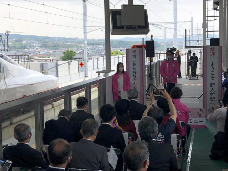 西九州新幹線試験電車「かもめ」歓迎セレモニー市長あいさつの様子