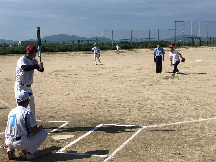 【竹松地区】第56回大村市民スポーツ大会（開会式）時始球式の様子