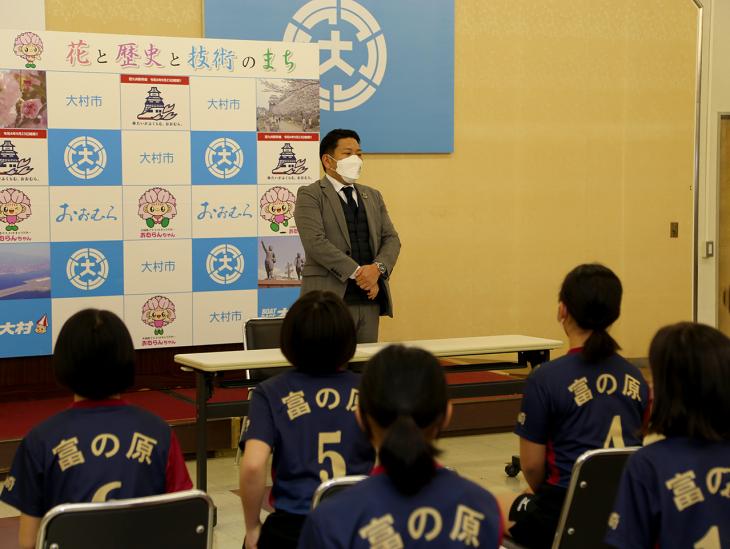 市長訪問（第37回全九州小学生バレーボール大会優勝大会in熊本（出場））の様子