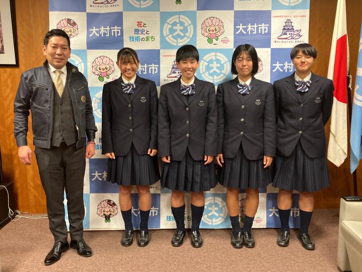 市長訪問（第31回全日本高等学校女子サッカー選手権（出場））集合写真