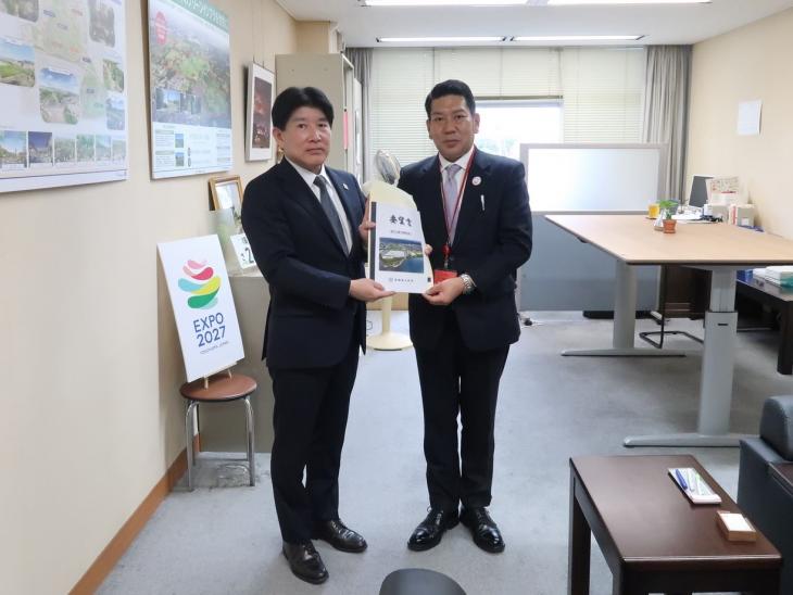 国道34号等大村市内幹線道路整備促進期成会要望活動の様子(中田道路局長)