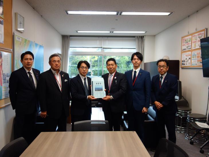 国道34号等大村市内幹線道路整備促進期成会要望活動の様子(沓掛道路局長)