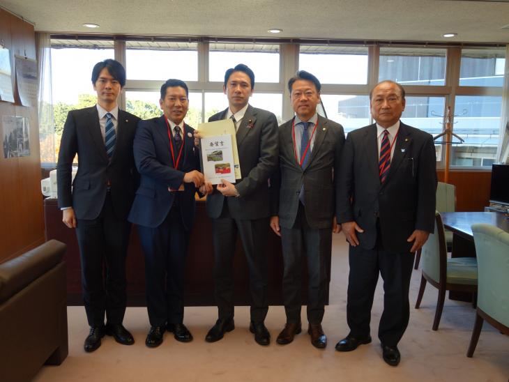 国道34号大村・諫早間整備促進期成会要望活動の様子（国土交通省：加藤政務官）