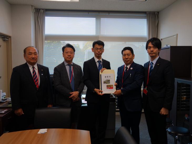 国道34号大村・諫早間整備促進期成会要望活動の様子（国土交通省：石和田道路局次長）