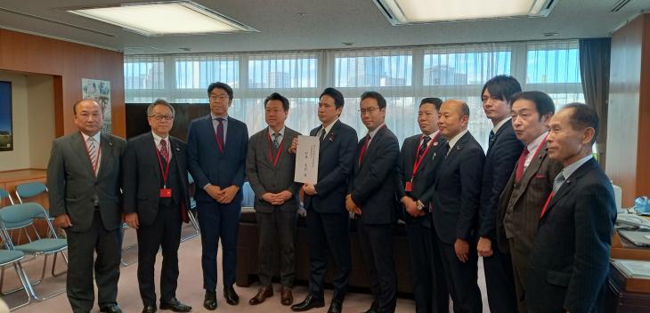 西九州新幹線沿線5市要望活動の様子（国土交通省・加藤竜祥国土交通大臣政務官）