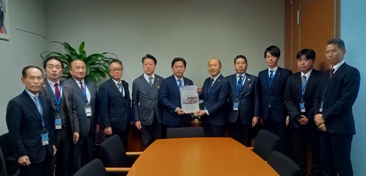 西九州新幹線沿線5市要望活動の様子（福岡資麿参議院議員）