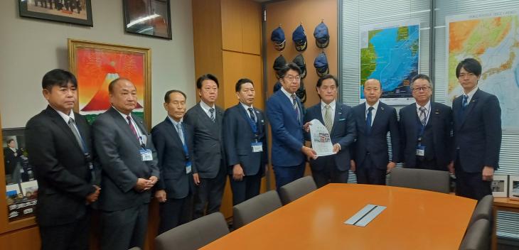 西九州新幹線沿線5市要望活動の様子（岩田和親衆議院議員）