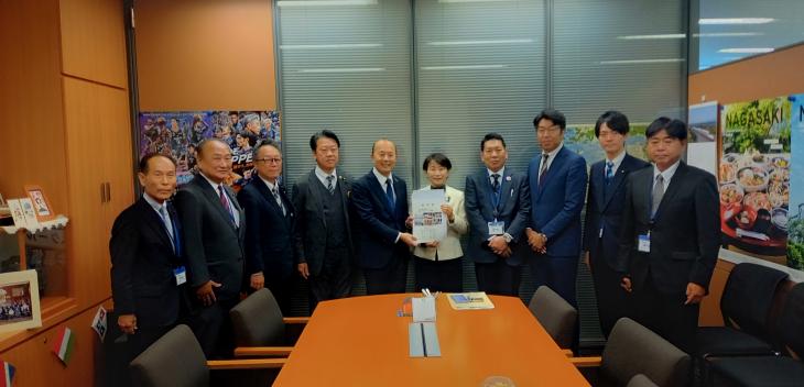 西九州新幹線沿線5市要望活動の様子（西岡秀子衆議院議員）