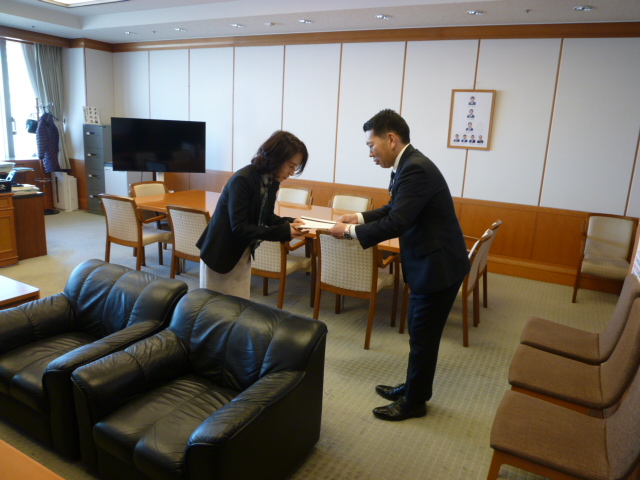 要望活動（防衛省）の様子（廣瀬人事教育局長）