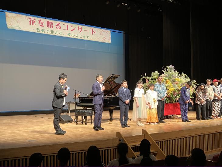 桜ひらり“花を贈るコンサート”の様子1