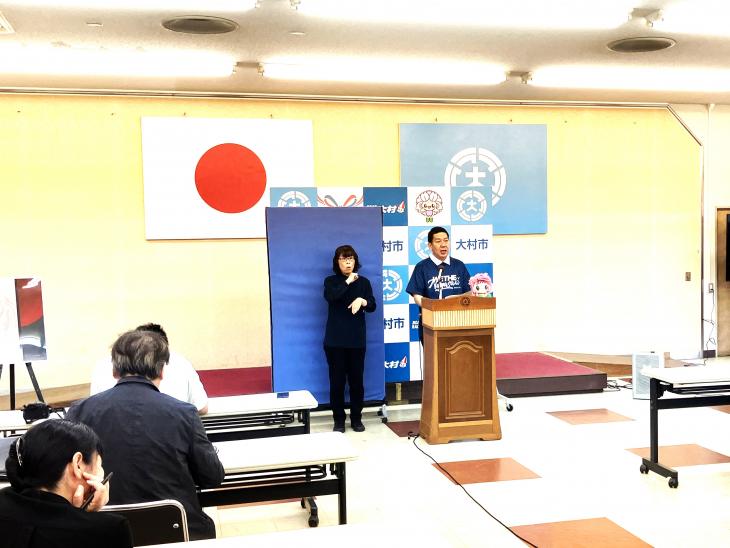 市長定例記者会見の様子