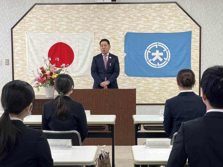 辞令交付式（新任職員）の様子3