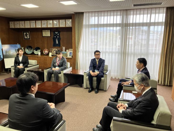 派遣終了職員との懇談の様子1