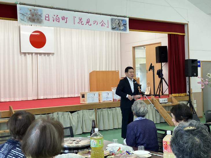 日泊町「花見の会」の様子
