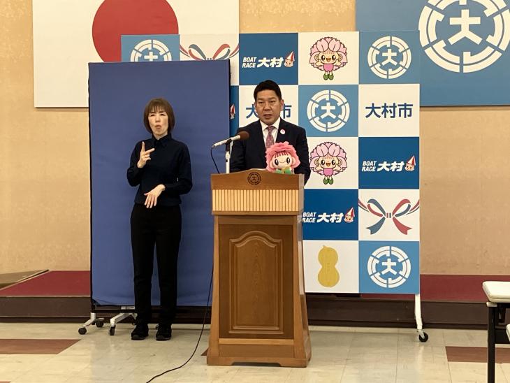 市長定例記者会見の様子
