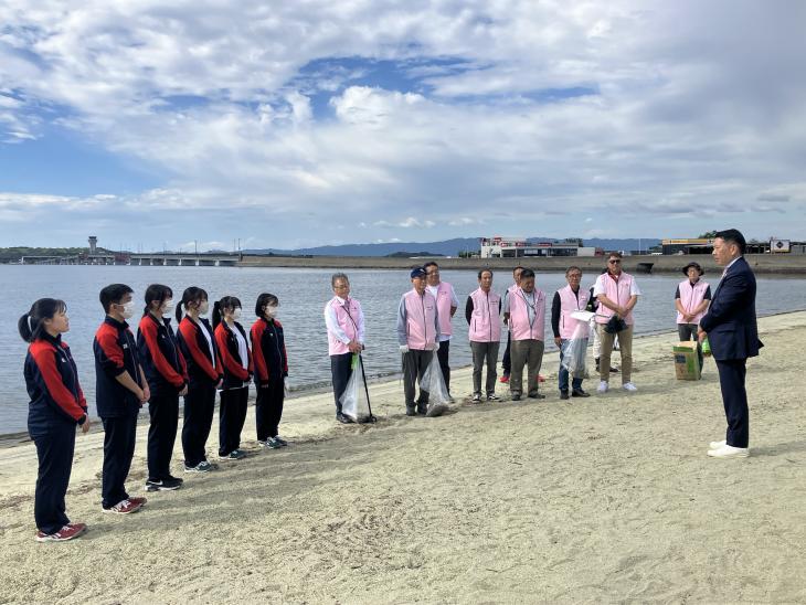 寄贈式(森園公園「ガラスの砂浜」清掃倉庫)の様子2