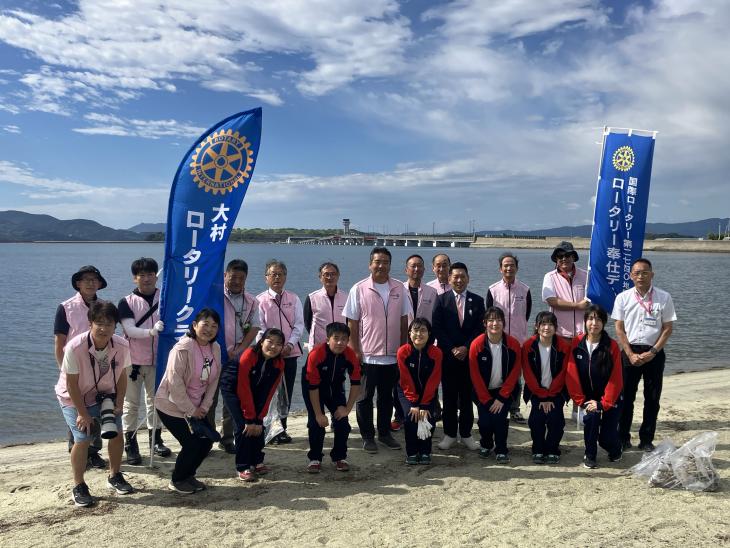 寄贈式(森園公園「ガラスの砂浜」清掃倉庫)の様子1