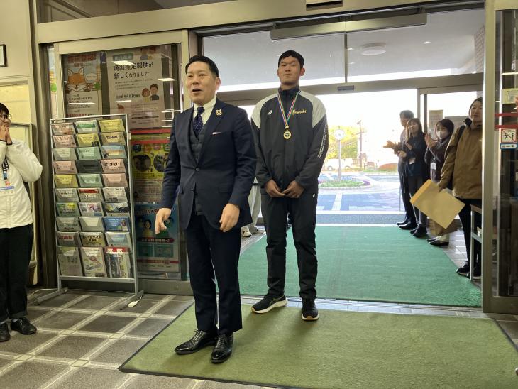 第39回全国都道府県対抗中学バレーボール大会優勝報告の様子1