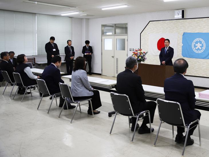 辞令交付式・感謝状贈呈式(退職者)の様子2