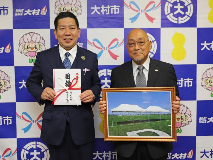 ワンタッチアルミテント贈呈式の様子1