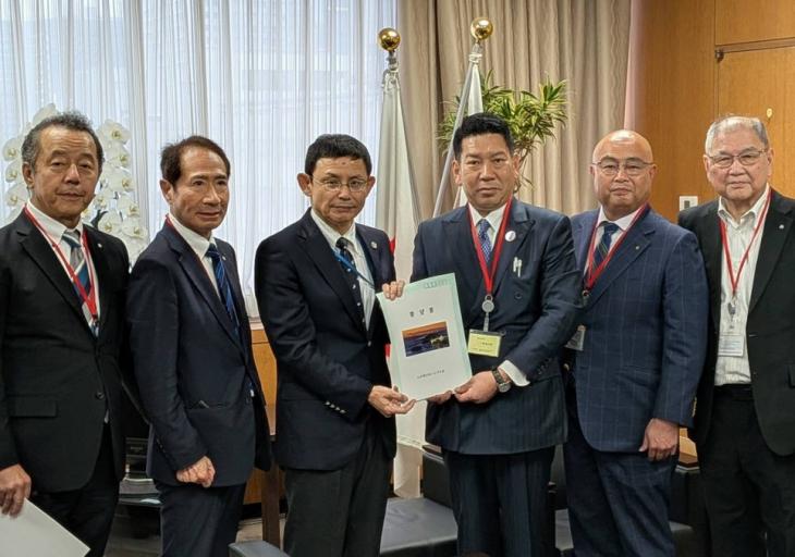 大村湾をきれいにする会要望活動の様子(藤田水産庁長官)