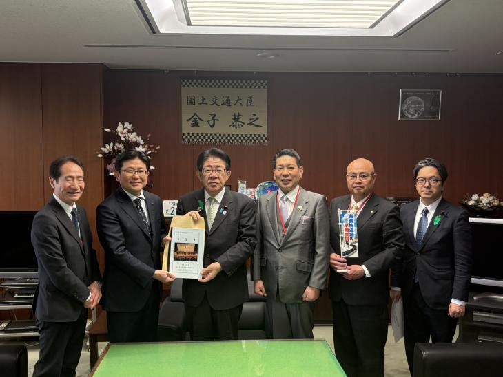 東彼杵道路建設促進期成会要望活動の様子(国土交通省・金子恭之国土交通大臣)