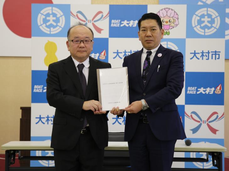 提言書提出(大村市中小企業振興会議)の様子1