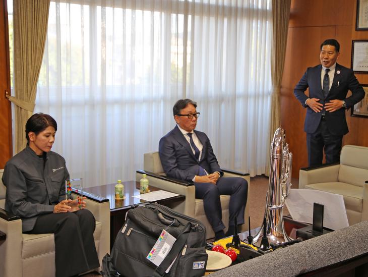 寄附贈呈（コムズハウス様）の様子2