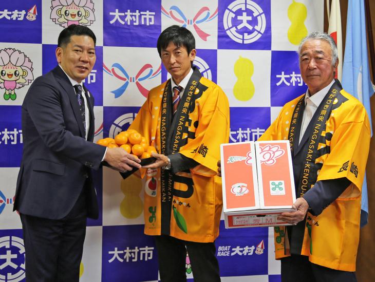 みかん・にんじん生産者市長表敬訪問の様子1