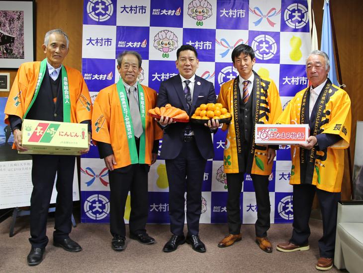 みかん・にんじん生産者市長表敬訪問の様子1