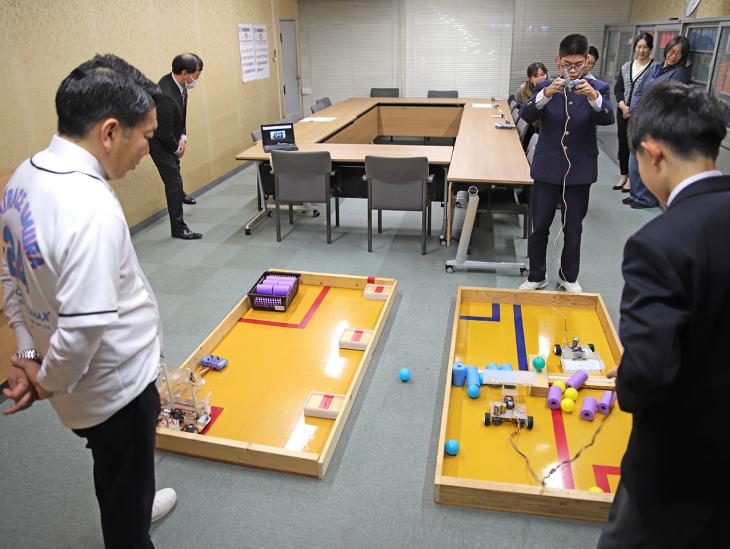 第26回創造アイディアロボットコンテスト九州地区中学生大会出場報告の様子