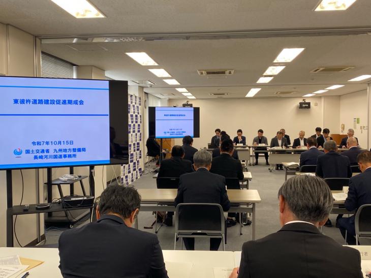 東彼杵道路建設促進期成会要望の様子(長崎河川国道事務所)